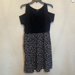 Torrid Cold Shoulder Black and White Floral Print Size 1